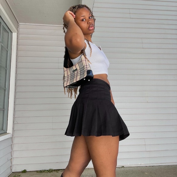 Meet your Posher, Nina - Picture 2 of 4